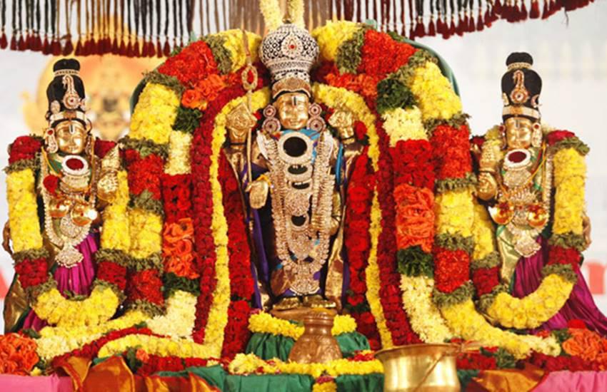 तिरुपति बालाजी मंदिर: भगवान वेंकटेश्वर के माथे पर है चोट का निशान, आज भी ढका है सिर, हर शुक्रवार होती है मरहम