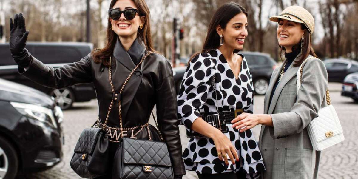 Golden Goose Outlet plumps and smooths your skin