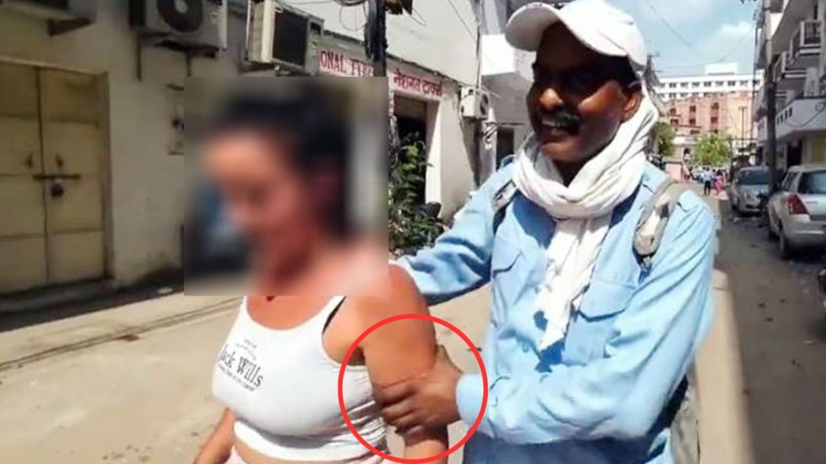 'I Like You...', जयपुर में विदेशी महिला से छेड़छाड़ का Video वायरल - Jaipur video of man molesting a foreign tourist has gone viral on social media lclt - AajTak