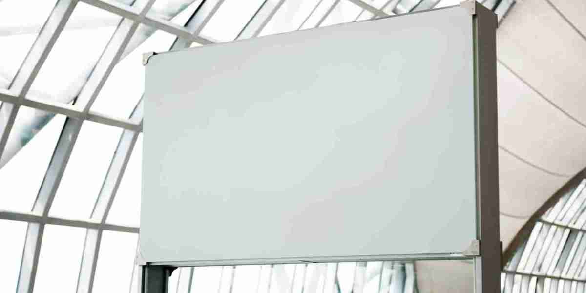 Aluminiowe gabloty zewnętrzne i ekspozycyjne - Zacieśnienie ergonomie zaś cudowności
