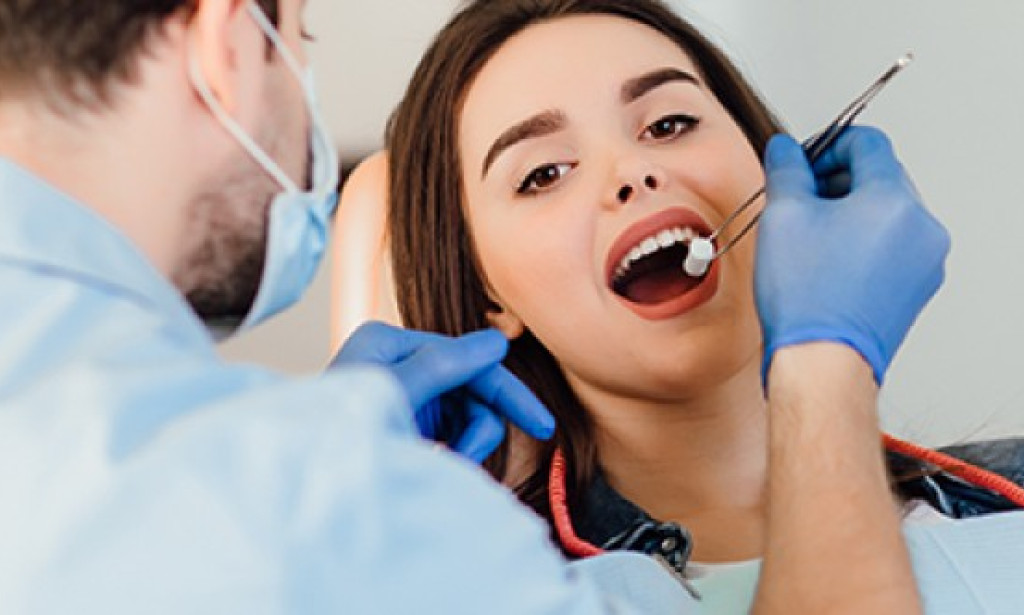 What Makes Porcelain Veneers a Premier Choice for Smile Makeovers?