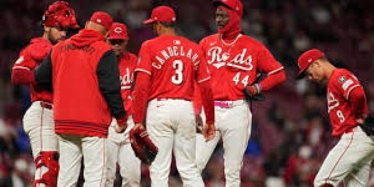 5 Dumb Predictions for the 2025 Cincinnati Reds