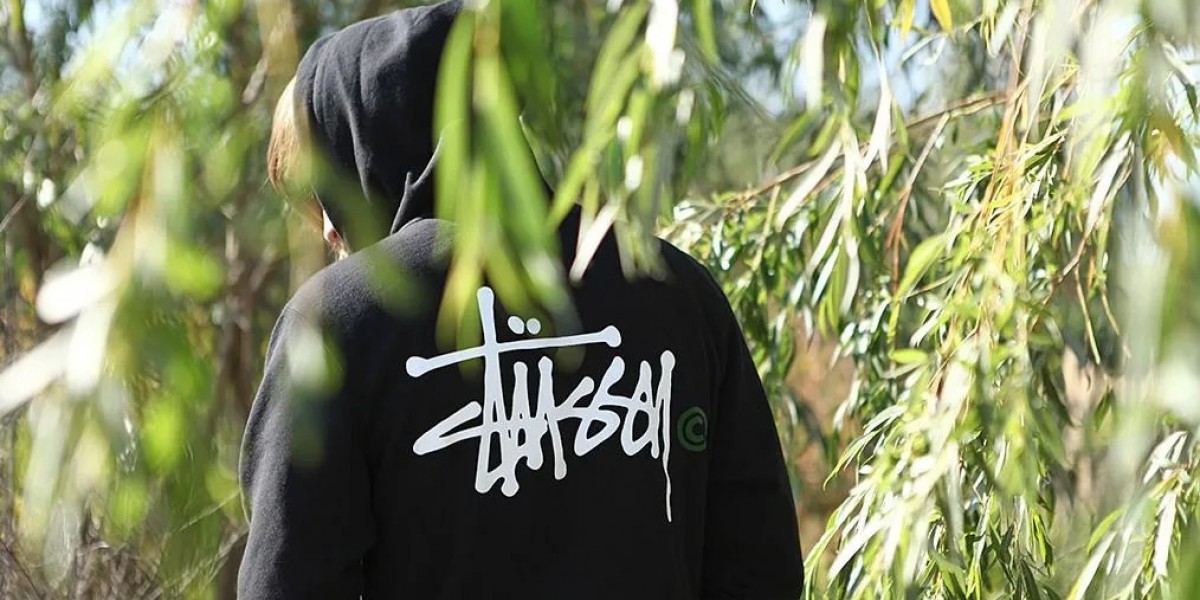 Stussy and the Stussy Hoodie: The Iconic Streetwear Essential